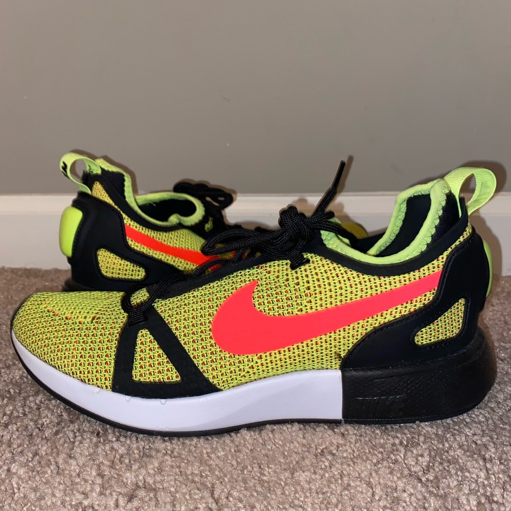 Nike tennis shoes